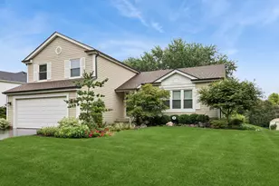 1011 Woodbridge Dr, Cary, IL 60013 - Photo 1