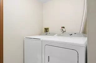 1011 Woodbridge Dr, Cary, IL 60013 - Photo 12
