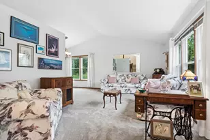 1011 Woodbridge Dr, Cary, IL 60013 - Photo 4