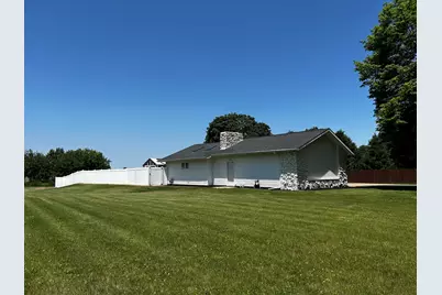 12795 Lawrence Road, Sterling, IL 61081 - Photo 2