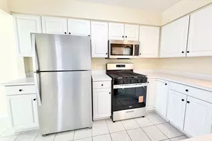 1329 Newport St, Mundelein, IL 60060 - Photo 8