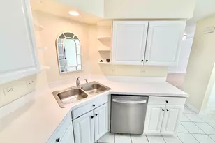 1329 Newport St, Mundelein, IL 60060 - Photo 6