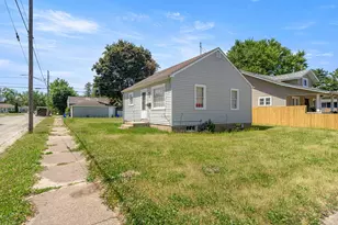 2120 Grenshaw St, Rockford, IL 61101 - Photo 2