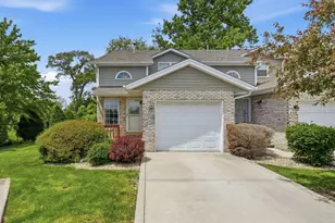 8220 Daniel Dr, Justice, IL 60458 - Photo 2