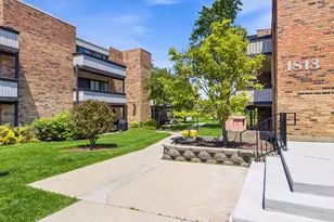1813 Hemlock Pl, Schaumburg, IL 60173 - Photo 2
