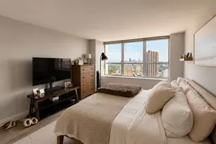 655 W Irving Park Rd, Chicago, IL 60613 - Photo 14