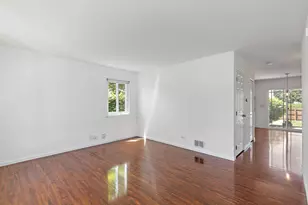 1 Marie Ct, South Elgin, IL 60177 - Photo 4