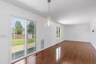 1 Marie Ct, South Elgin, IL 60177 - Photo 12