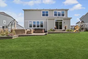 1045 Sugar Maple Dr, Crystal Lake, IL 60012 - Photo 2