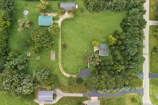 12266 N Grove Rd, Sycamore, IL 60178 - Photo 2