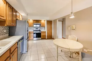 9750 Koch Ct, Orland Park, IL 60467 - Photo 6