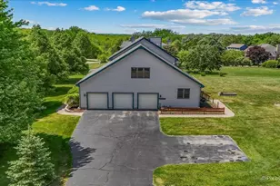 6701 Debbie Ln, Marengo, IL 60152 - Photo 4