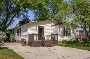 38569 N Sheridan Rd, Beach Park, IL 60099 - Photo 2
