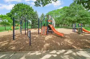 9115 N Gross Point Rd, Skokie, IL 60077 - Photo 22