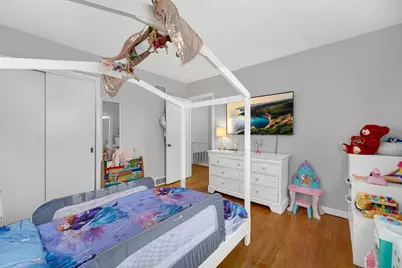 9115 N Gross Point Road, Skokie, IL 60077 - Photo 12