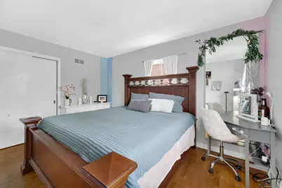 9115 N Gross Point Road, Skokie, IL 60077 - Photo 14