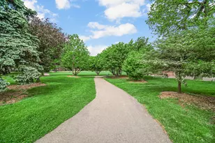 9115 N Gross Point Rd, Skokie, IL 60077 - Photo 20