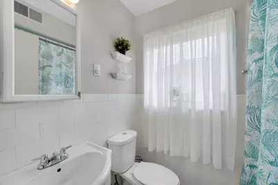 9115 N Gross Point Road, Skokie, IL 60077 - Photo 10