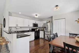 222 Bakers Dr W, Lakemoor, IL 60051 - Photo 6