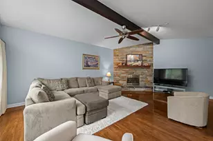 16 S Maple Ln, Prospect Heights, IL 60070 - Photo 4