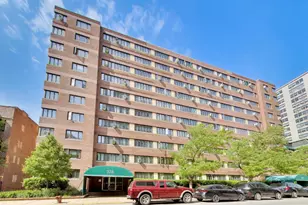 708 W Bittersweet Pl, Chicago, IL 60613 - Photo 2