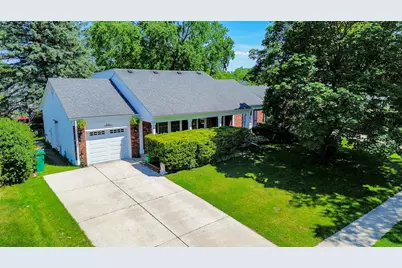 680 Indian Spring Lane, Buffalo Grove, IL 60089 - Photo 2