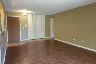 2431 E Brandenberry Ct, Arlington Heights, IL 60004 - Photo 4