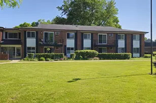 2431 E Brandenberry Ct, Arlington Heights, IL 60004 - Photo 1