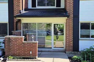2431 E Brandenberry Ct, Arlington Heights, IL 60004 - Photo 2