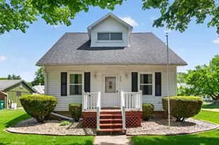 212 S Elm St, Franklin Grove, IL 61031 - Photo 2