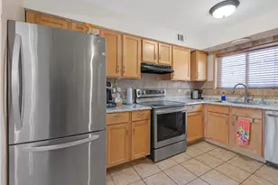 9480 Bay Colony Dr, Des Plaines, IL 60016 - Photo 4