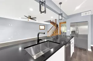 5845 S Sayre Ave, Chicago, IL 60638 - Photo 12