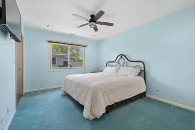 525 Newtown Drive, Buffalo Grove, IL 60089 - Photo 18