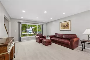 525 Newtown Dr, Buffalo Grove, IL 60089 - Photo 8