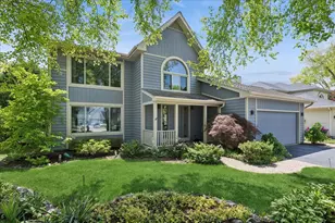 525 Newtown Dr, Buffalo Grove, IL 60089 - Photo 1