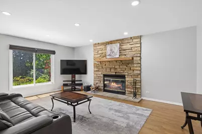 525 Newtown Drive, Buffalo Grove, IL 60089 - Photo 2