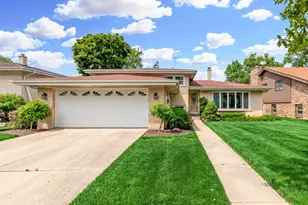 8744 W North Terrace, Niles, IL 60714 - Photo 2