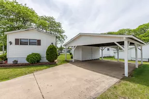 696 Birch Ave, Park City, IL 60085 - Photo 4
