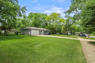 30W111 Bruce Ln, Naperville, IL 60563 - Photo 4