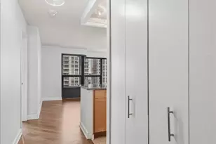 30 E Huron St, Chicago, IL 60611 - Photo 2