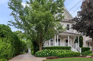 325 S Crescent Ave, Park Ridge, IL 60068 - Photo 2