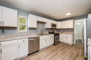 11402 Halma Ln, Woodstock, IL 60098 - Photo 4