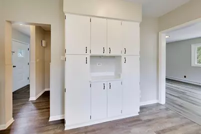714 W Memorial Road, Bensenville, IL 60106 - Photo 6