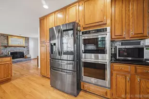 250 Chasse Cir, Saint Charles, IL 60174 - Photo 10