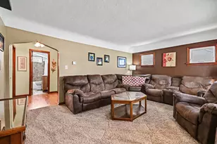 18010 Burnham Ave, Lansing, IL 60438 - Photo 4