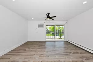 16W 540 Lake Dr, Willowbrook, IL 60527 - Photo 2