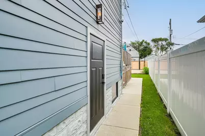 4727 N Kiona Avenue, Chicago, IL 60630 - Photo 4