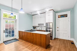 1049 W Wellington Ave, Chicago, IL 60657 - Photo 2