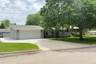 617 S Linn St, Shannon, IL 61078 - Photo 2