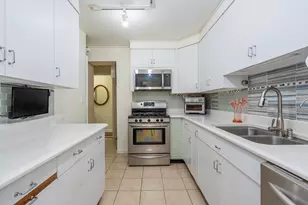 850 N Dewitt Pl, Chicago, IL 60611 - Photo 8